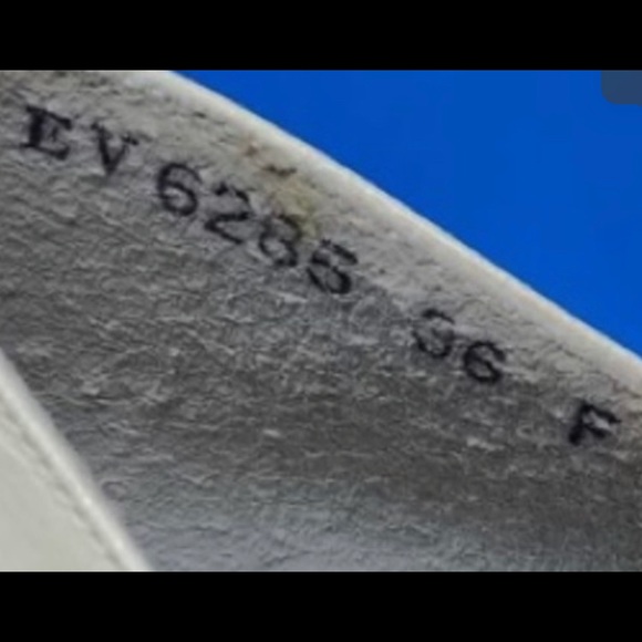 Yves Saint Laurent Beige Leather Pumps Size EU 36/ US 6 - Picture 6 of 15